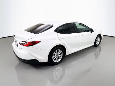 Used 2025 Toyota Camry LE image 7