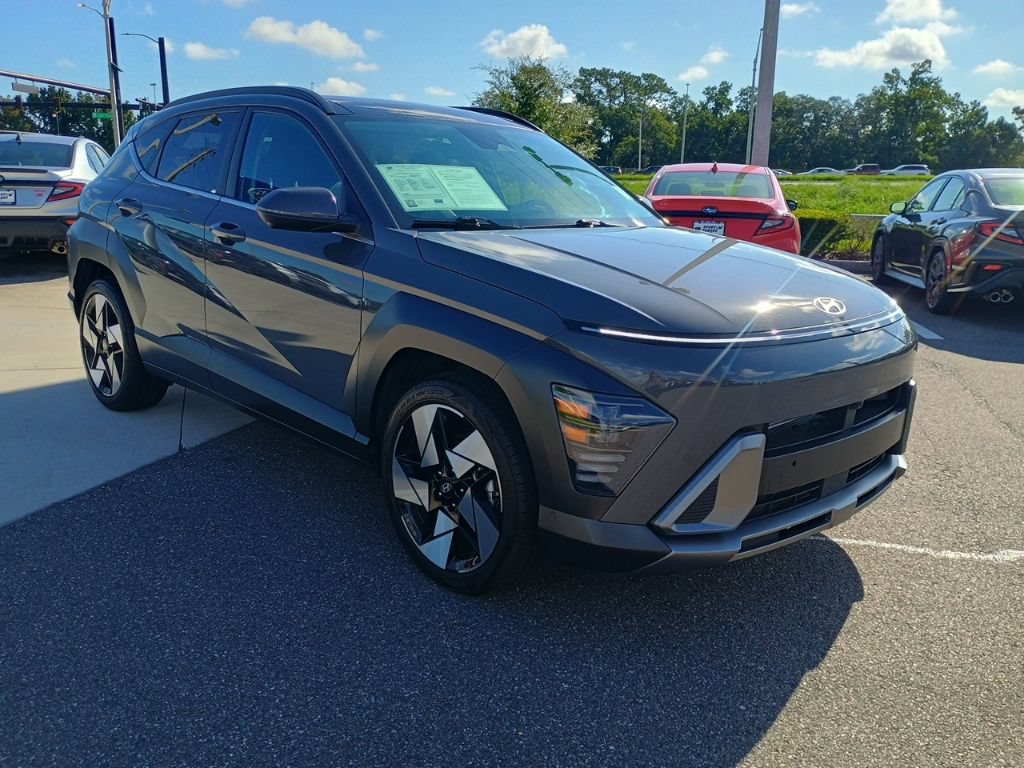 Used 2025 Hyundai Kona Limited FWD image 3