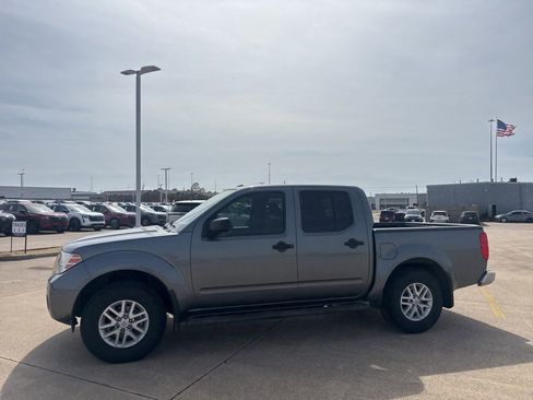 Used 2017 Nissan Frontier SV image 11
