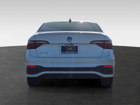 Used 2022 Volkswagen Jetta Sport image 5