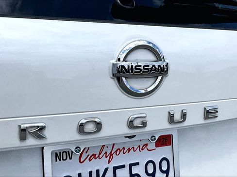 Used 2021 Nissan Rogue SV w/ Premium Package FWD image 30