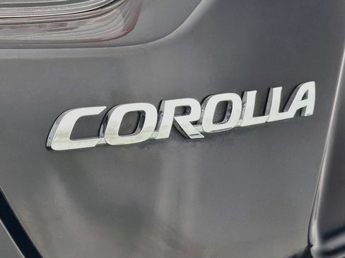 Used 2023 Toyota Corolla LE w/ Carpet Mat Package (TMS) FWD image 9