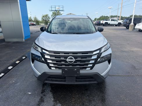 Used 2024 Nissan Rogue S AWD/4WD image 2
