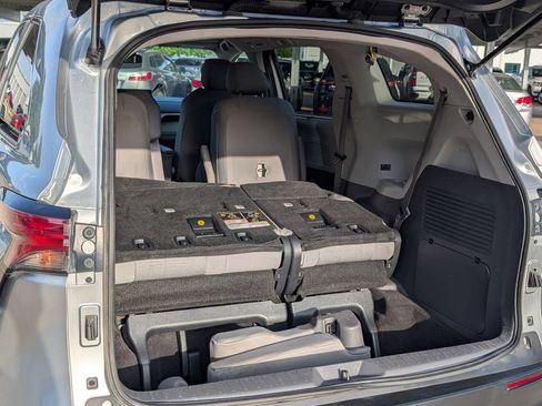 Used 2021 Toyota Sienna LE FWD image 19