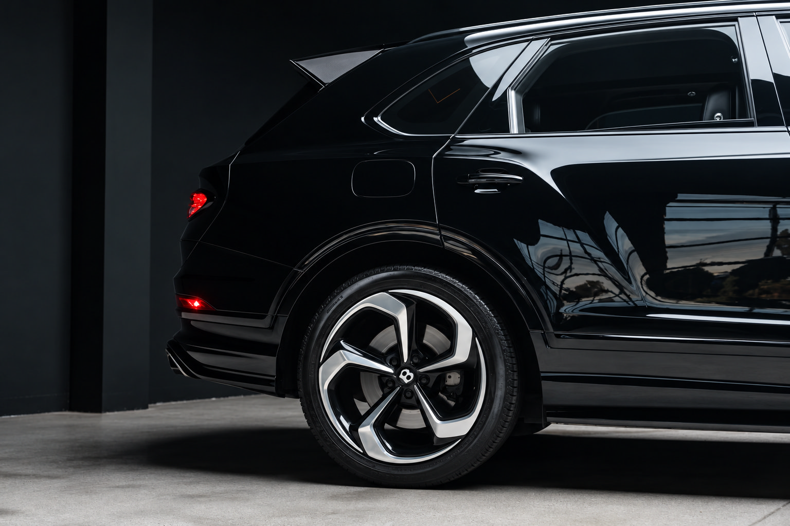 Used 2022 Bentley Bentayga AWD/4WD image 16