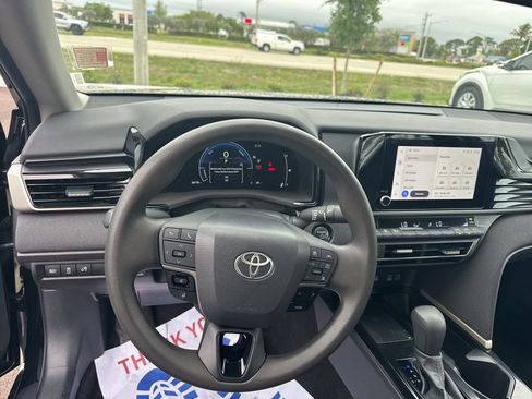 Used 2025 Toyota Camry LE image 4