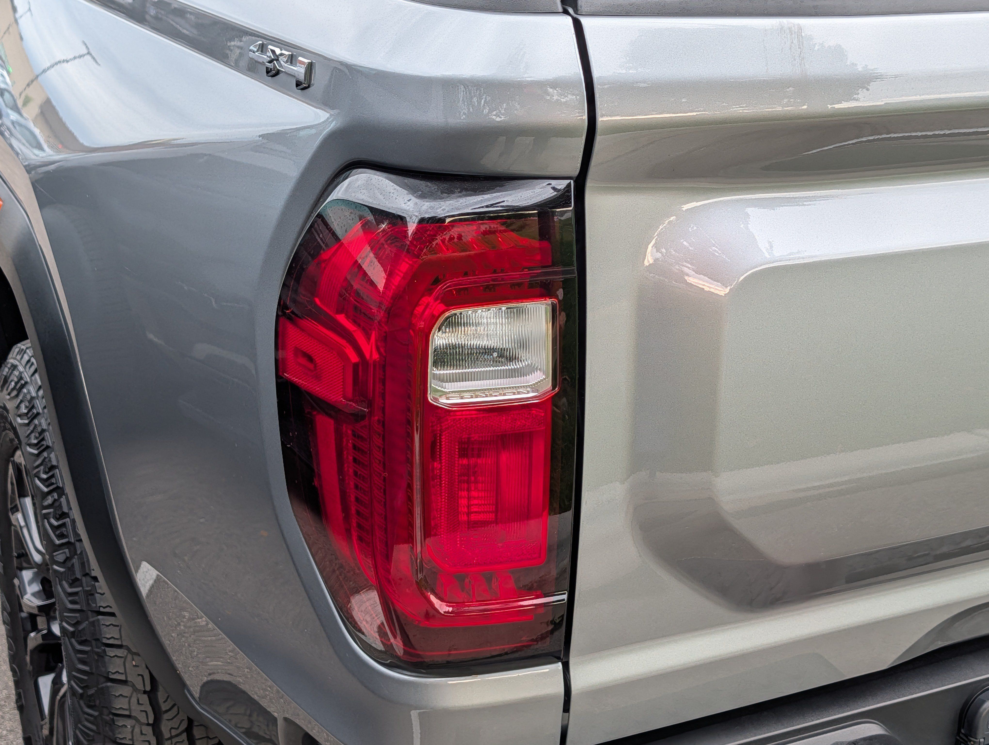 Used 2024 GMC Canyon Elevation w/ Elevation Premium Package AWD/4WD image 17