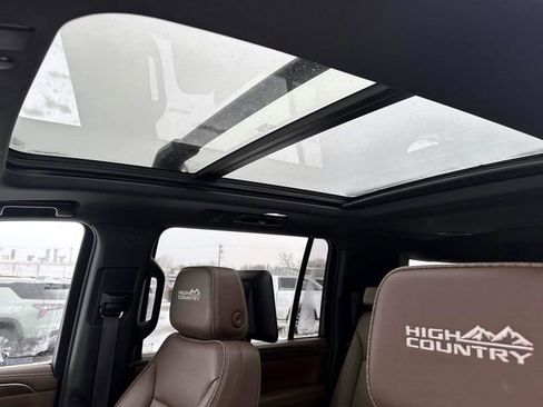 Used 2023 Chevrolet Suburban High Country image 22