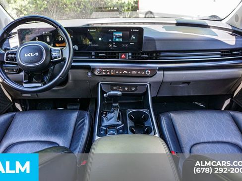 Used 2025 Kia Carnival FWD image 27