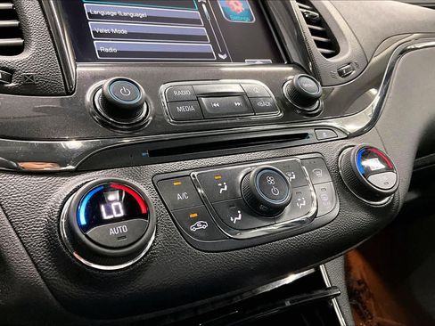 Used 2014 Chevrolet Impala LT w/ Convenience Package FWD image 33