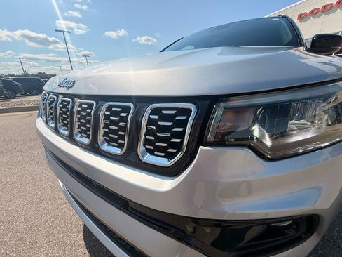 Used 2025 Jeep Compass Limited AWD/4WD image 9