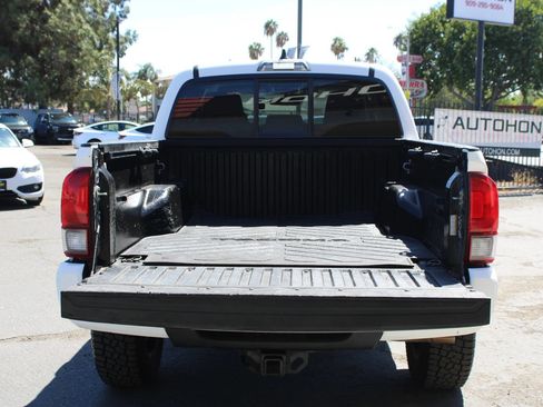 Used 2020 Toyota Tacoma SR AWD/4WD image 8