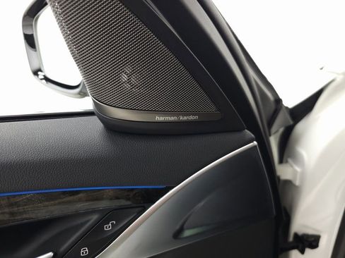 Used 2023 BMW 530e xDrive w/ Premium Package image 15