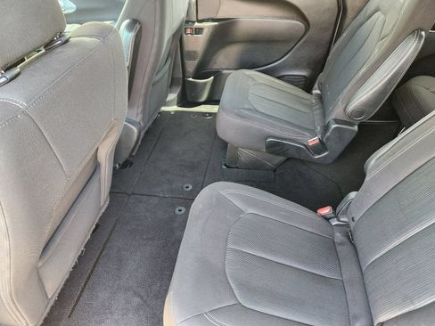 Used 2020 Chrysler Pacifica Touring w/ S Appearance Package FWD image 37
