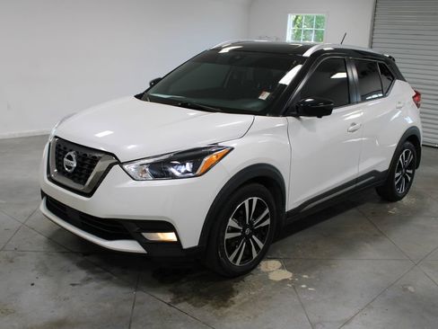 Used 2020 Nissan Kicks SR w/ SR Premium Package image 4