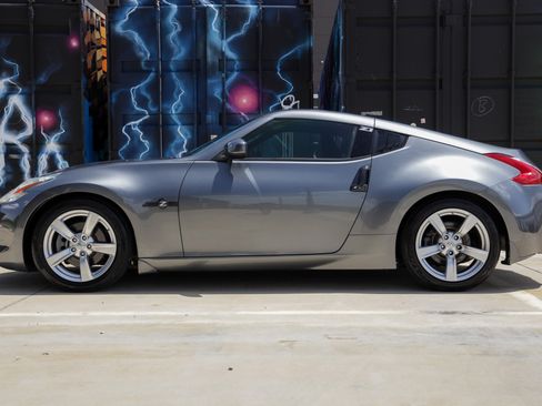 Used 2012 Nissan 370Z Coupe RWD image 3
