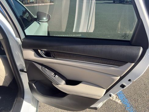 Used 2022 Honda Accord Touring image 22