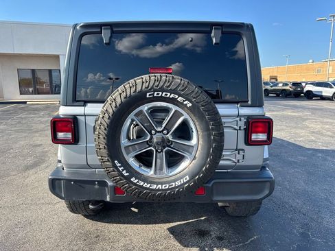 Used 2019 Jeep Wrangler Unlimited Sahara AWD/4WD image 6