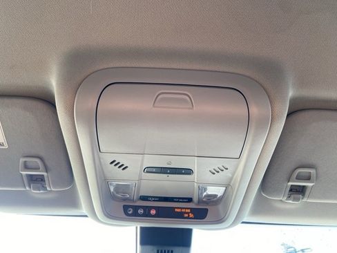 Used 2021 Chevrolet Equinox LT image 21