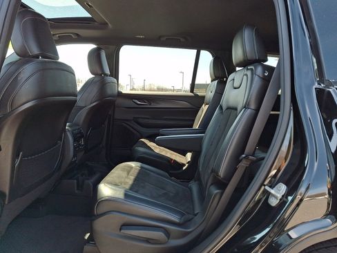 Used 2023 Jeep Grand Cherokee L Laredo image 10