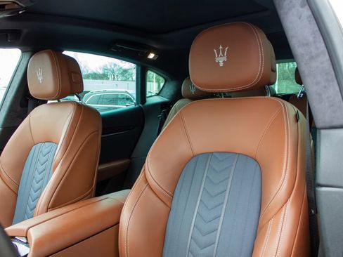 Used 2023 Maserati Levante GT AWD/4WD image 12
