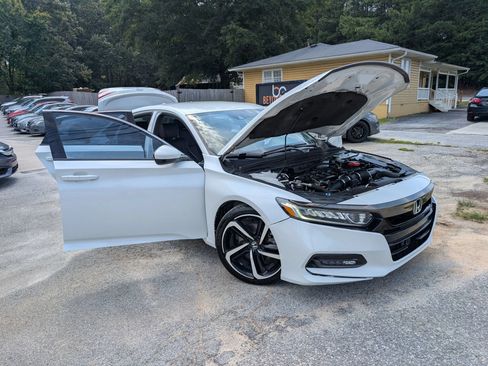 Used 2018 Honda Accord Sport image 11