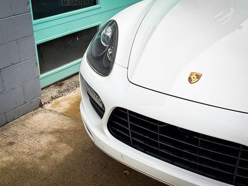 Used 2013 Porsche Cayenne Turbo image 7