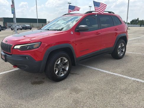 Used 2019 Jeep Cherokee Trailhawk AWD/4WD image 1