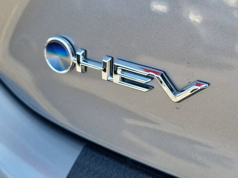 Used 2025 Toyota Camry SE w/ Convenience Package FWD image 9