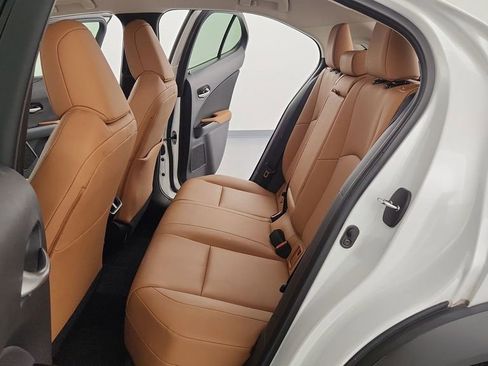 Used 2021 Lexus UX 200 w/ Accessory Package (Z2) FWD image 28