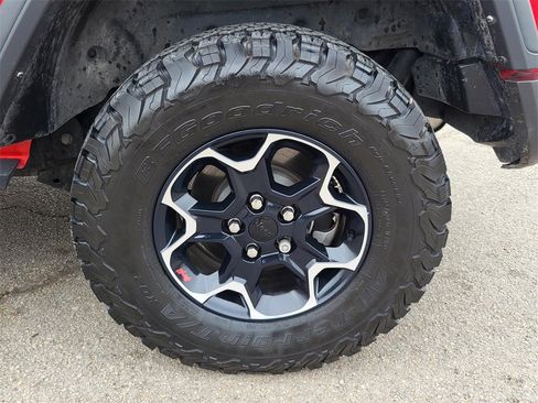 Used 2023 Jeep Wrangler Unlimited Rubicon w/ Cold Weather Group image 32