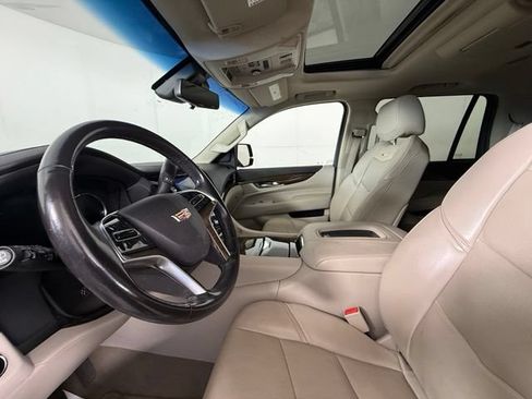 Used 2018 Cadillac Escalade Luxury AWD/4WD image 18