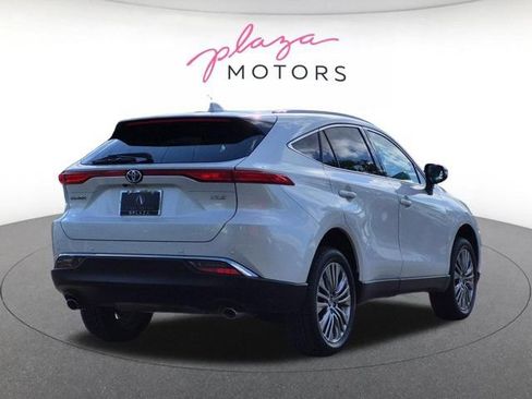 Used 2024 Toyota Venza XLE AWD/4WD image 5