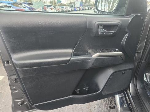 Used 2018 Toyota Tacoma Limited image 16