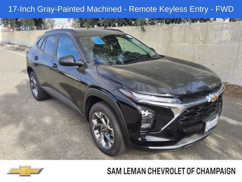 Used 2025 Chevrolet Trax LT FWD image 1
