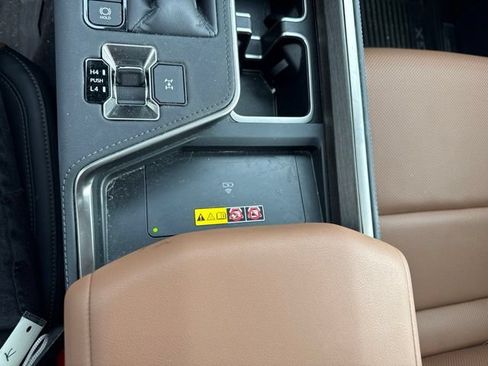 Used 2025 Lexus GX 550 w/ Accessory Package (2T) AWD/4WD image 21