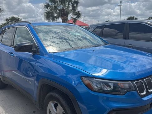 Used 2022 Jeep Compass Latitude FWD image 1