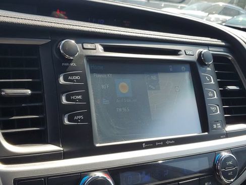 Used 2017 Toyota Highlander XLE AWD/4WD image 27