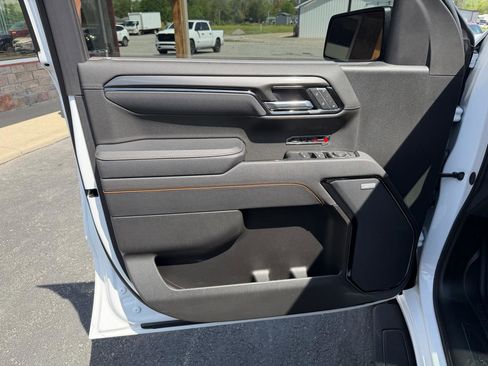 Used 2025 GMC Sierra 1500 AT4 w/ AT4 Premium Package image 14