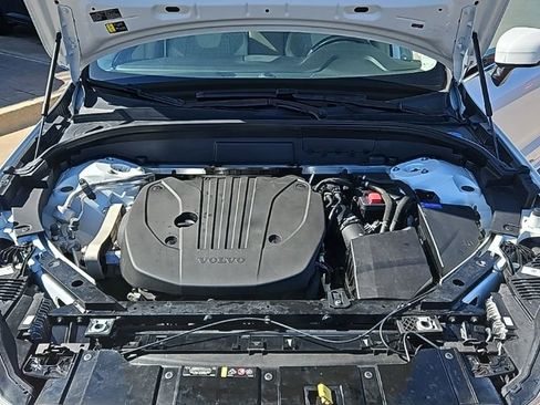 Used 2022 Volvo XC60 B5 Momentum image 10