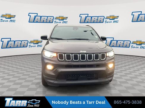 Used 2024 Jeep Compass Latitude AWD/4WD image 3