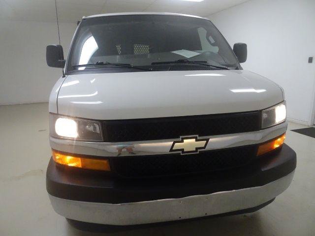 Used 2018 Chevrolet Express 2500 w/ Driver Convenience Package RWD image 9