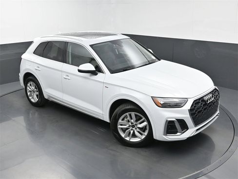 Used 2024 Audi Q5 2.0T Premium w/ Convenience Package image 32