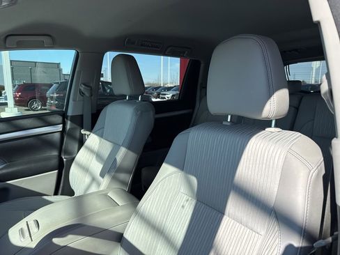 Used 2018 Toyota Highlander Plus image 10