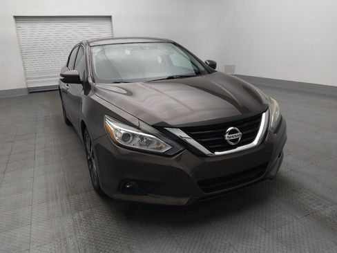 Used 2017 Nissan Altima 2.5 SL w/ Moonroof Package image 14