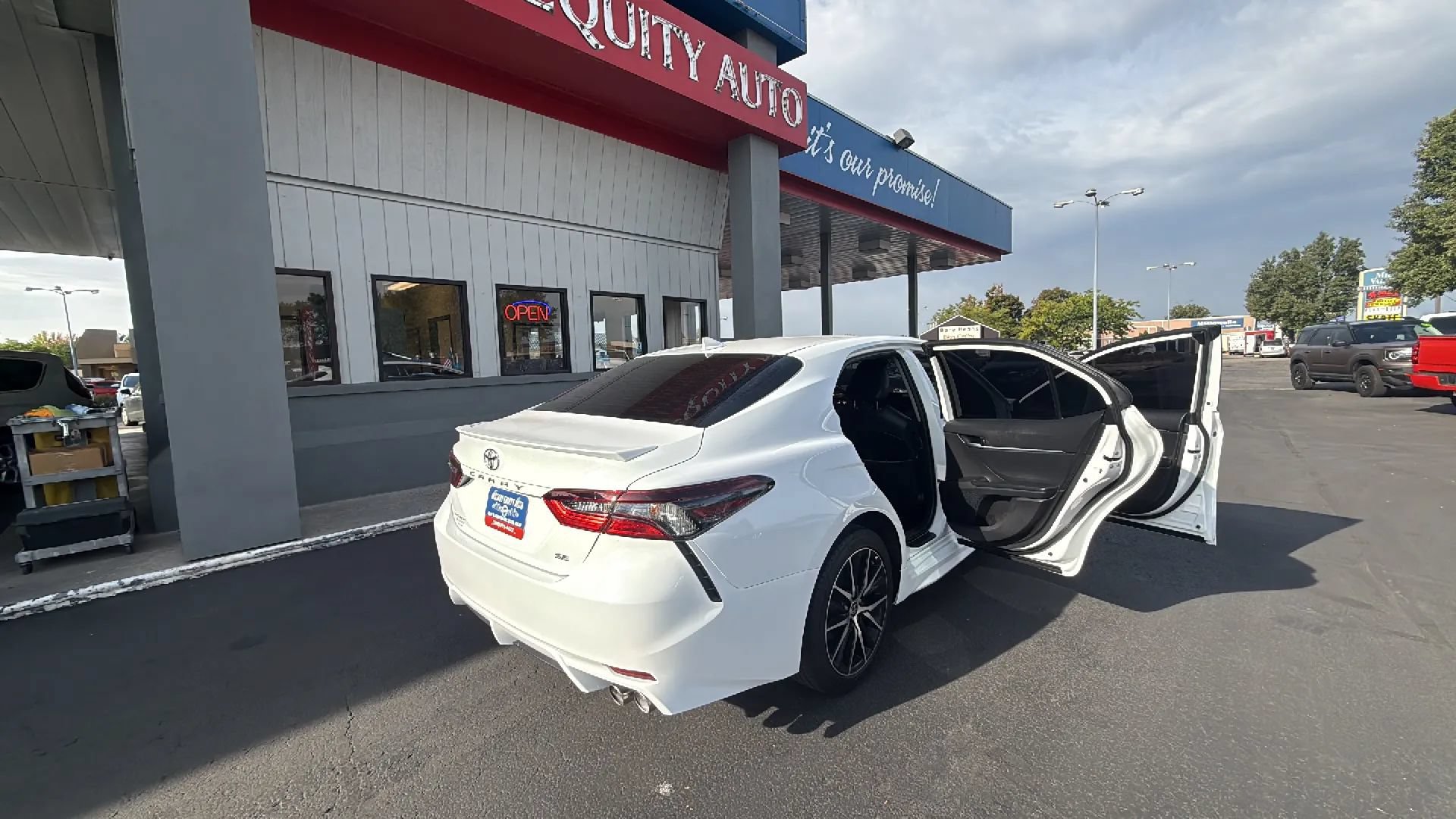 Used 2024 Toyota Camry SE FWD image 16
