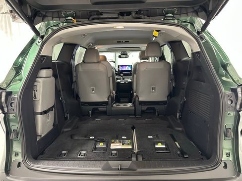 Used 2025 Toyota Sienna XLE image 55