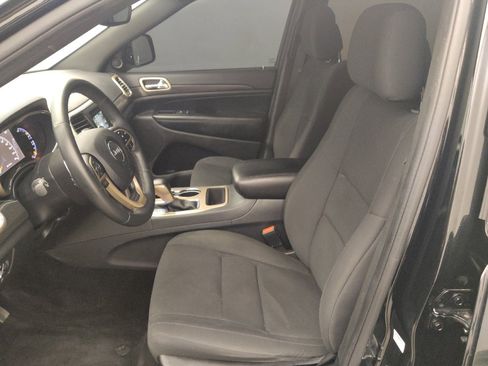 Used 2017 Jeep Grand Cherokee Laredo RWD image 17