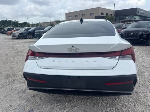 Used 2024 Hyundai Elantra SEL FWD image 7