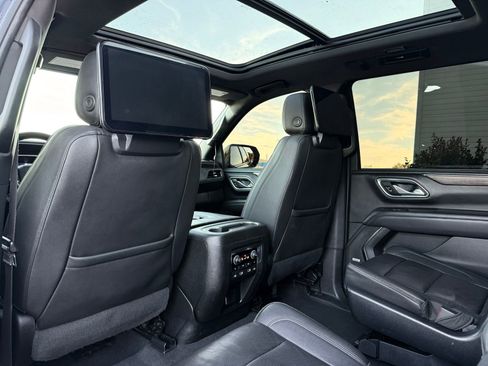 Used 2022 Chevrolet Suburban High Country AWD/4WD image 17